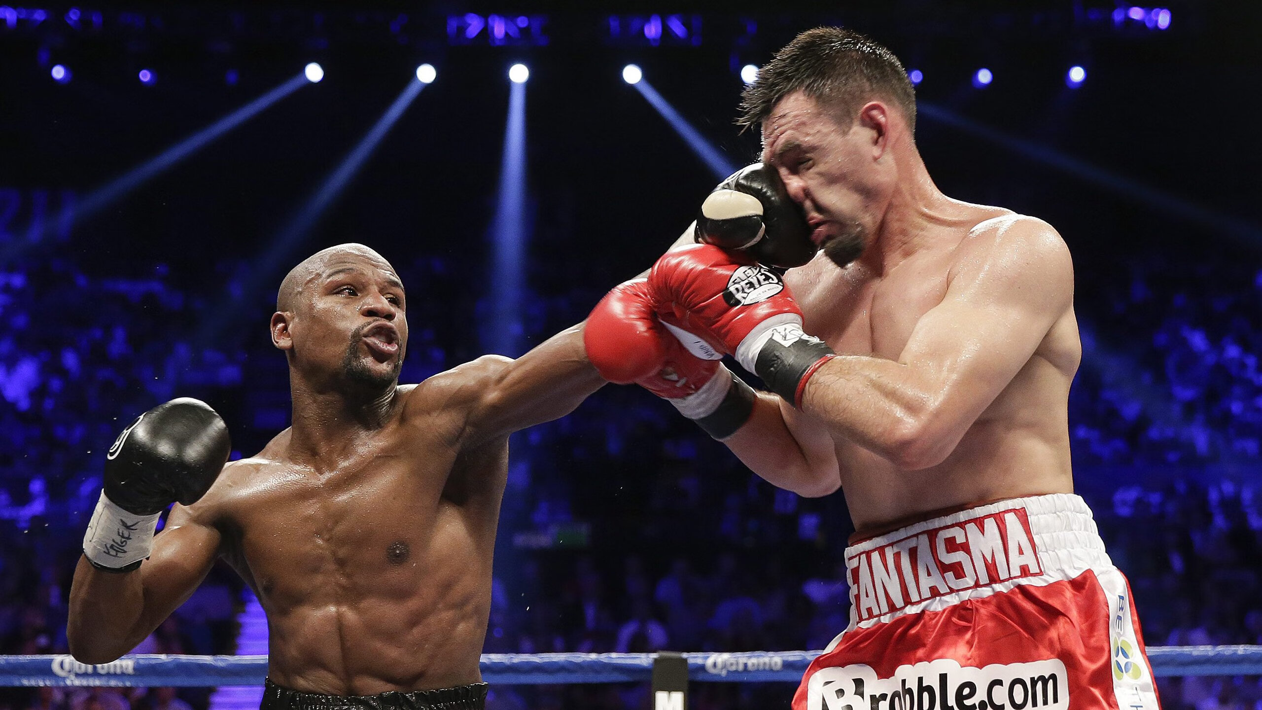 球员在欧冠关键战中登场替补后立刻产生影响，欧冠替补名额